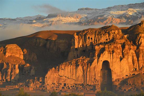巴米扬大佛（Buddhas of Bamiyan），深藏在阿富汗巴米扬山谷的巴米扬石窟中，被联合国教科文组织列为世界文化遗产，2001年被塔利班炸毁